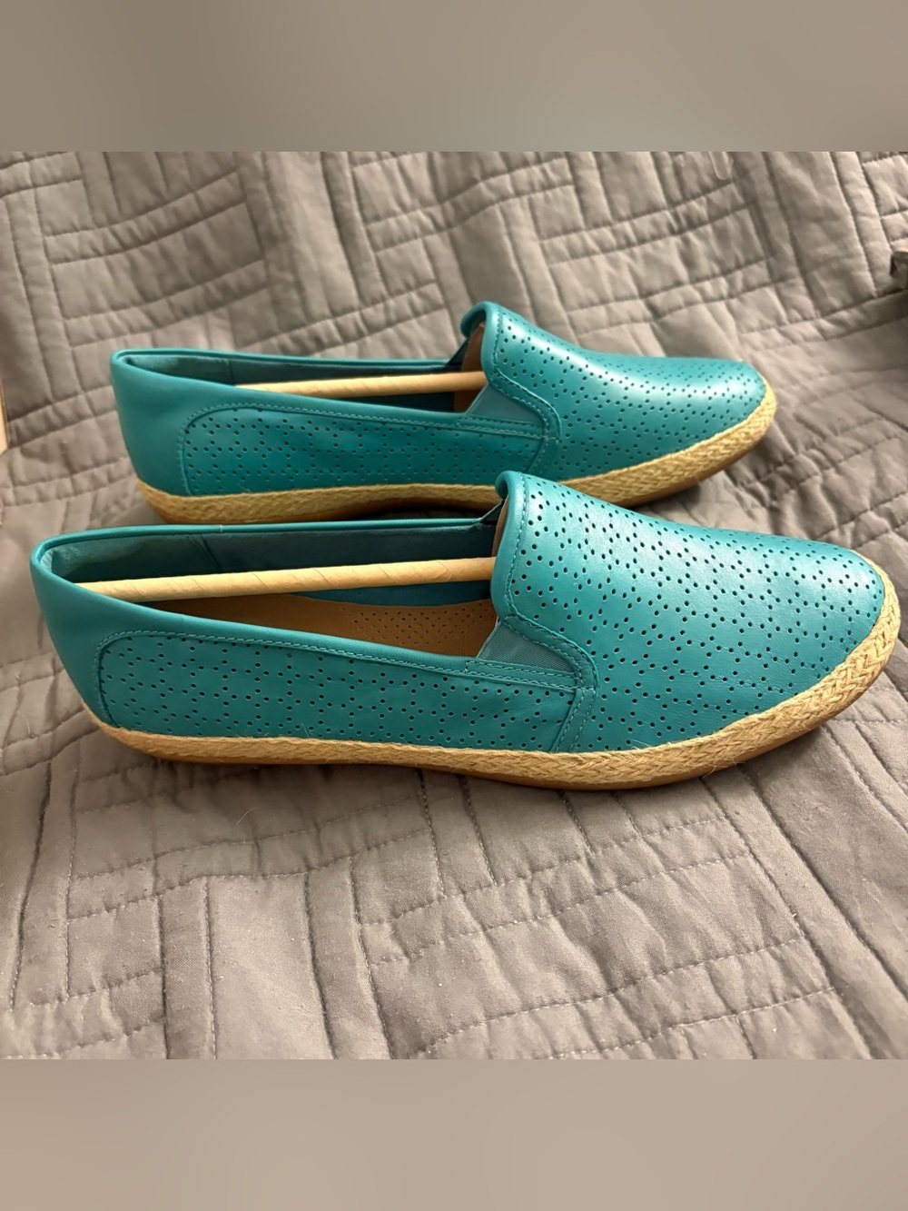 CLARKS Espadrille Flats 8.5 Turquoise Blue Perforated Loafers Danelly Molly